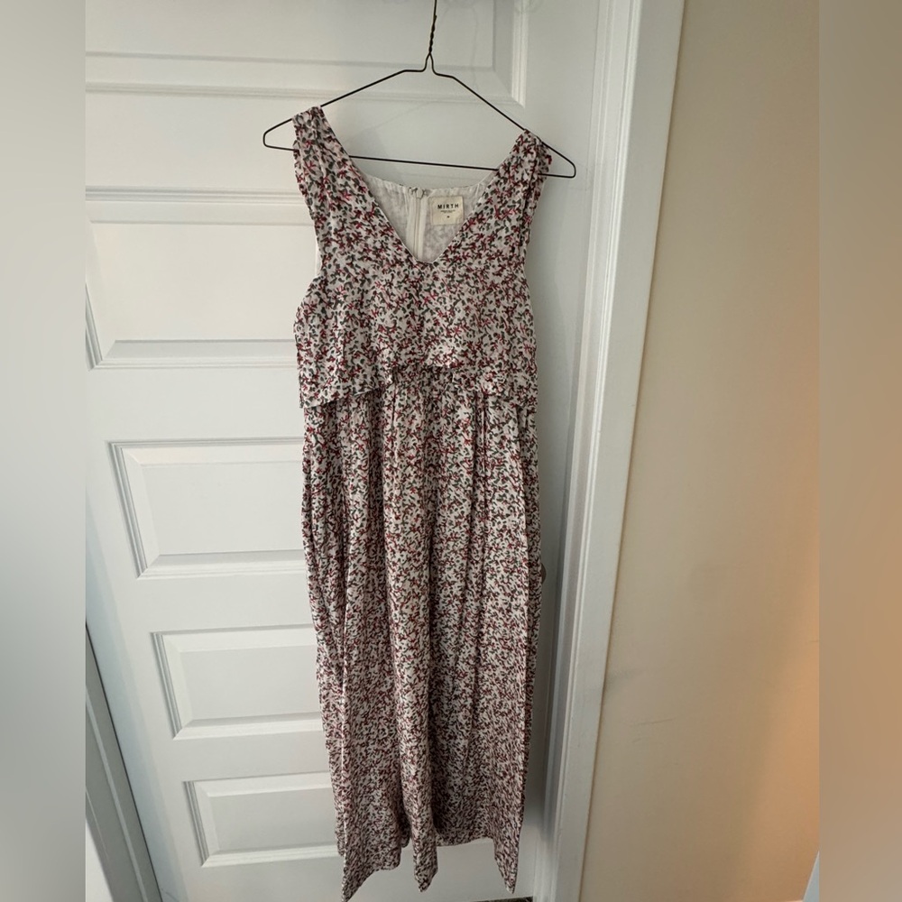 Chic Floral V-Neck Maxi Dress